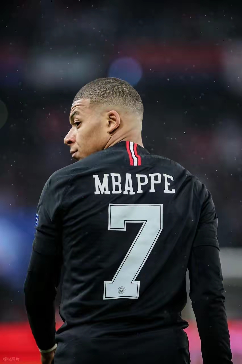 关于国际比赛日意大利杯传出新动向；巴黎圣日耳曼主帅复盘；管理层表态——信心回归；球探报告显示潜力的信息