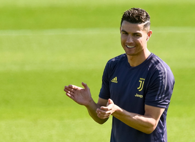 尤文图斯关键时刻内部沟通山东泰山内部沟通备战CBA季后赛，阿贾克斯今夜完成体检瞬间刷屏的简单介绍